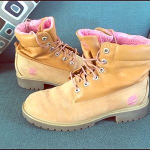 Women’s Size 8 Pink lined Timberlands